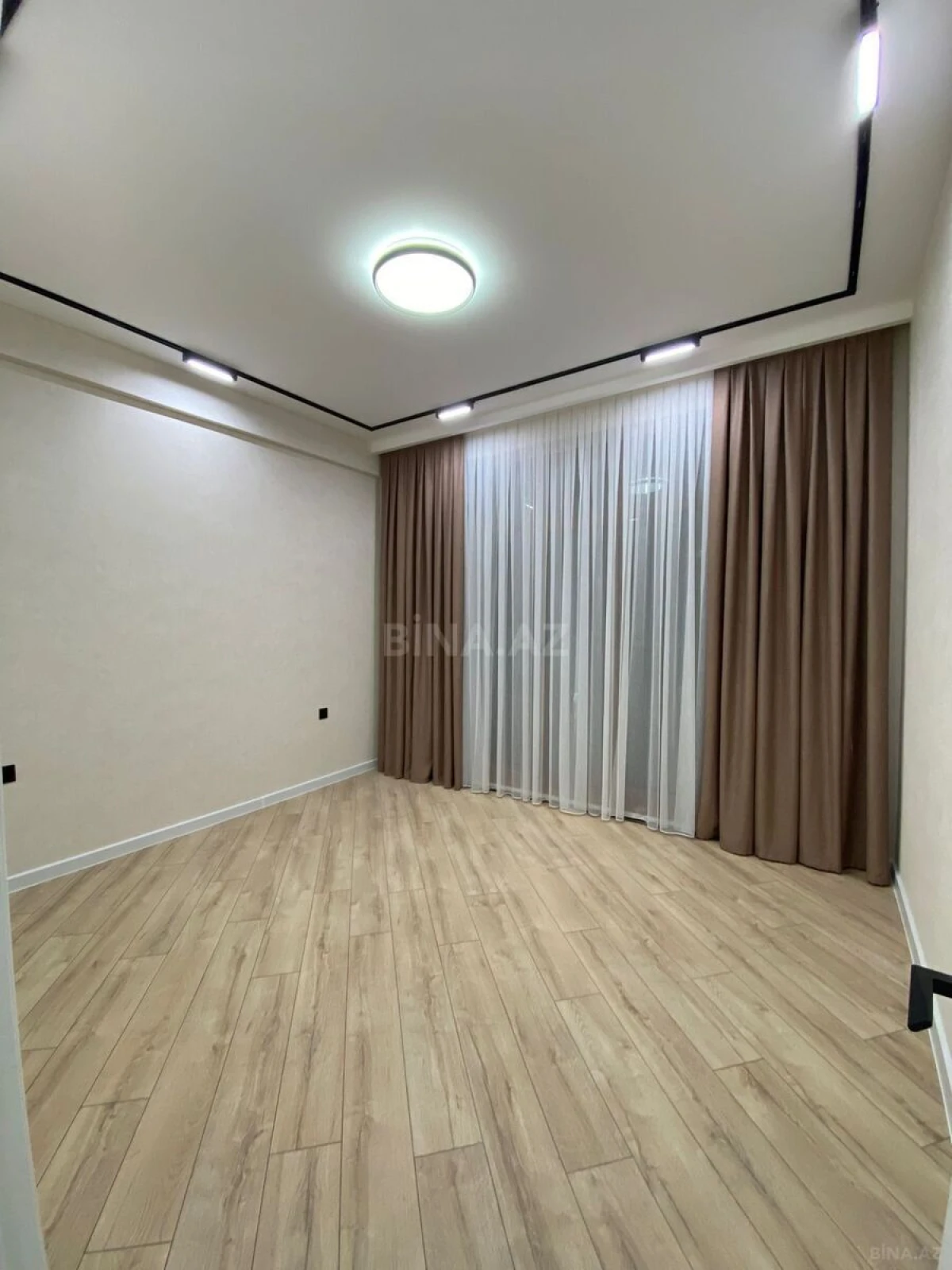 Satılır 2 otaqlı mənzil 90 m²