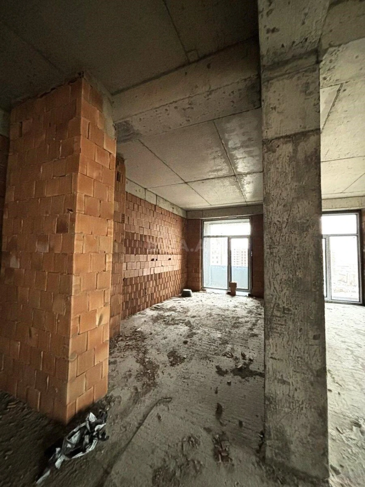 Satılır 4 otaqlı mənzil 149 m²