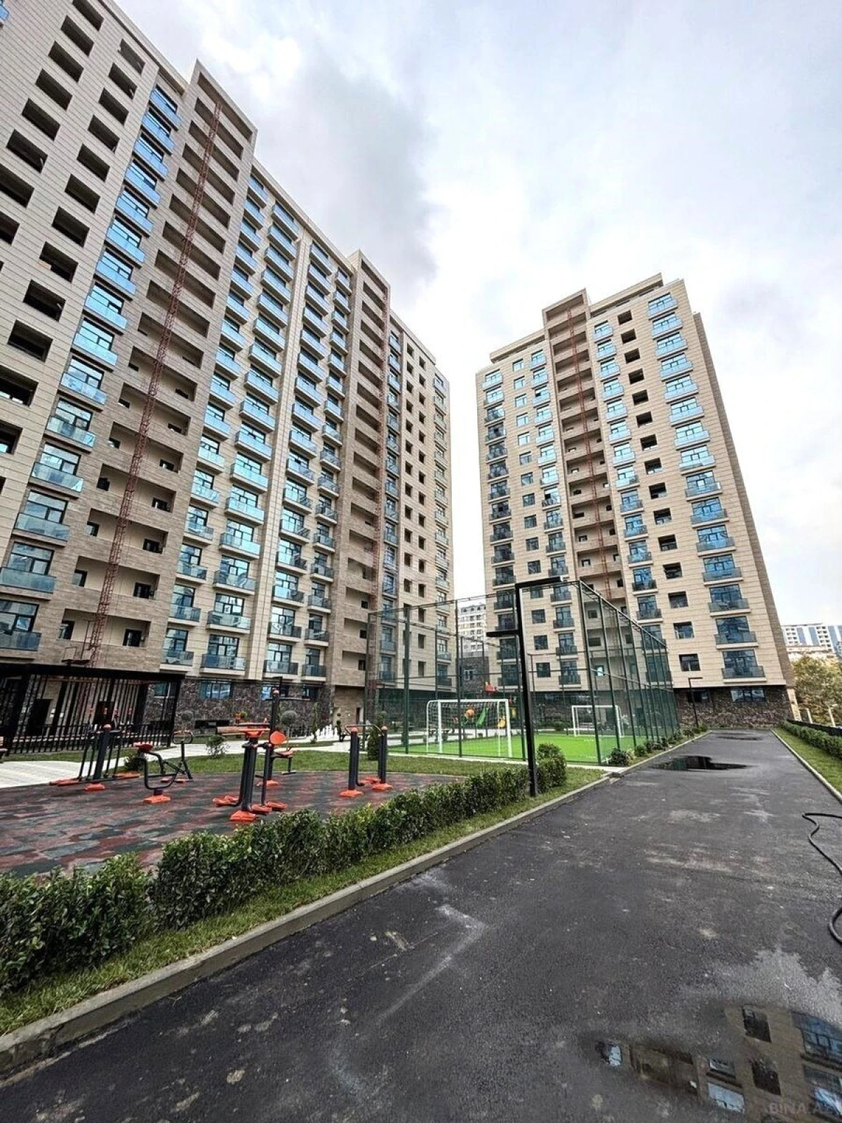 Satılır 4 otaqlı mənzil 149 m²