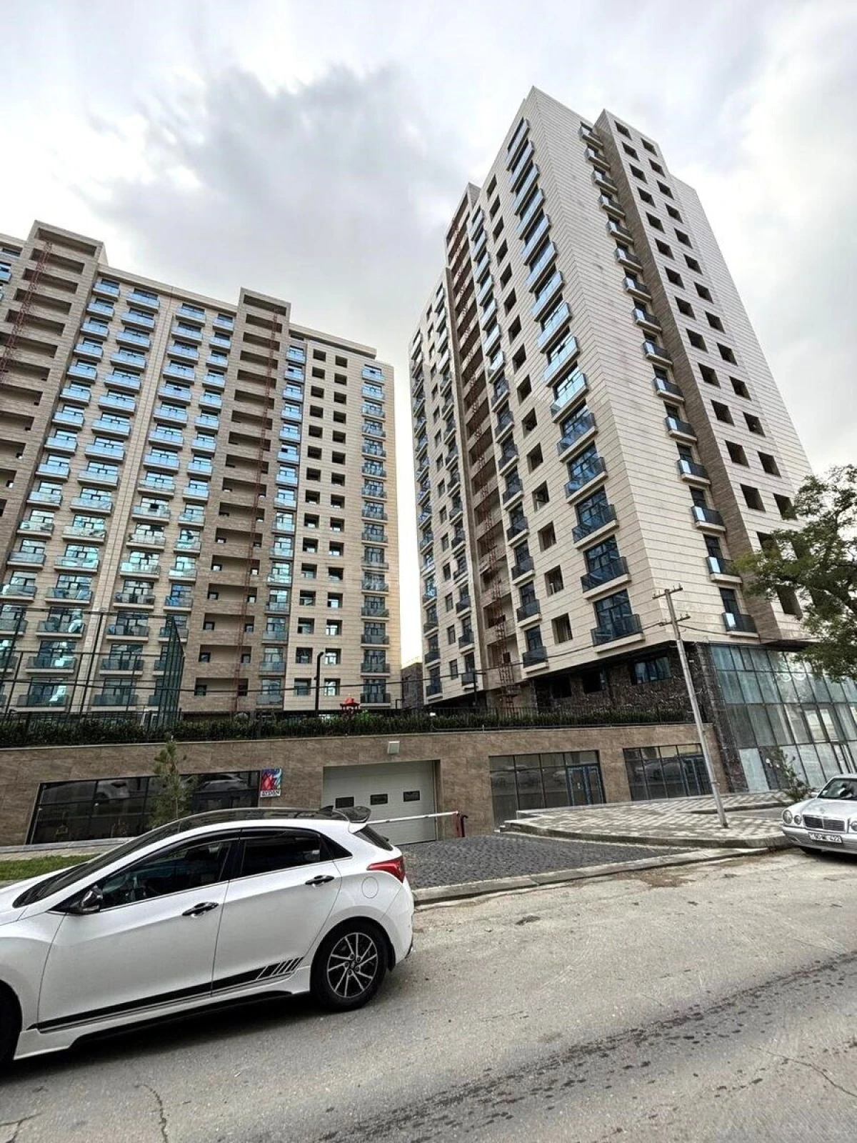 Satılır 4 otaqlı mənzil 149 m²