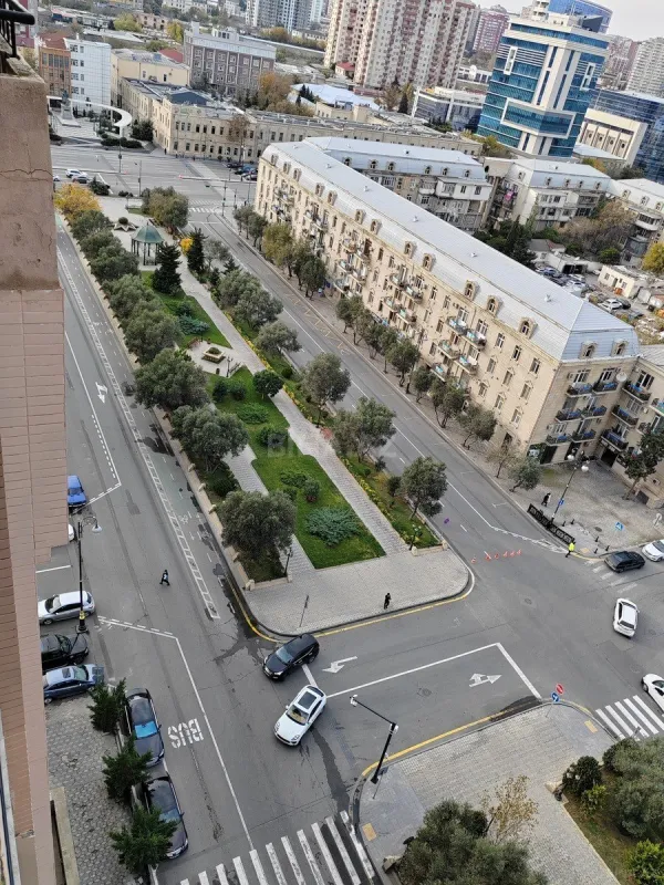 Satılır 3 otaqlı mənzil 106 m²