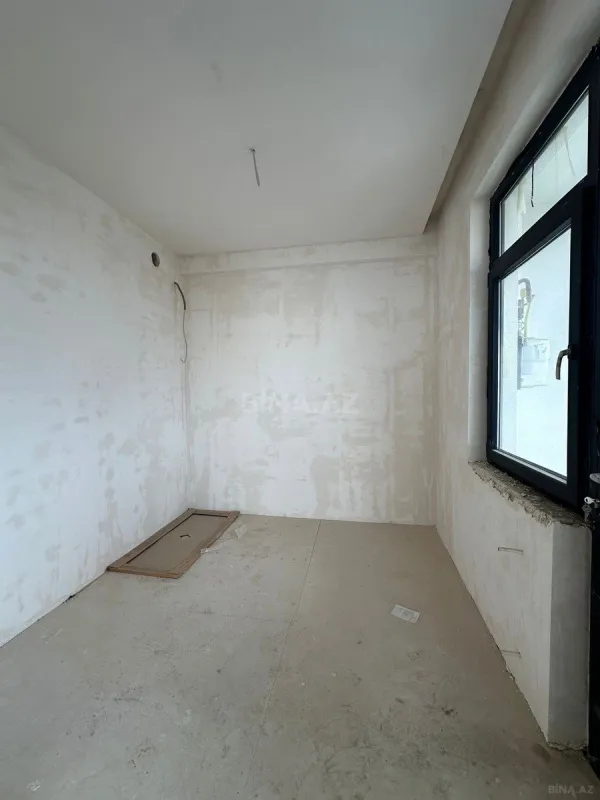 Satılır 4 otaqlı mənzil 151 m²