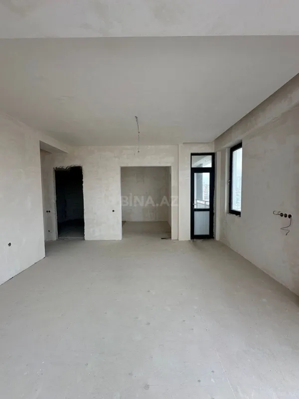 Satılır 4 otaqlı mənzil 151 m²
