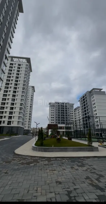 Satılır 4 otaqlı mənzil 151 m²