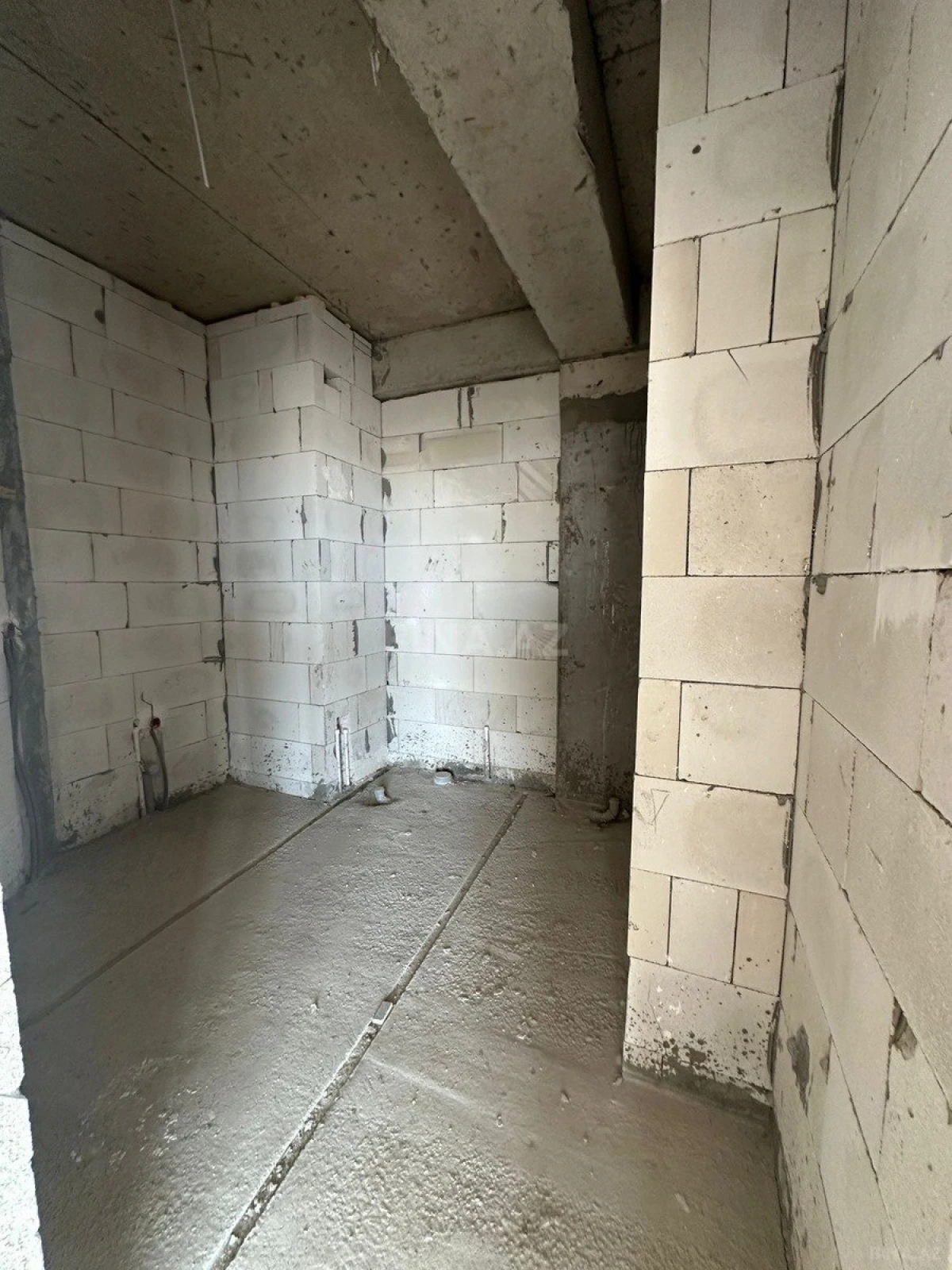 Satılır 4 otaqlı mənzil 151 m²