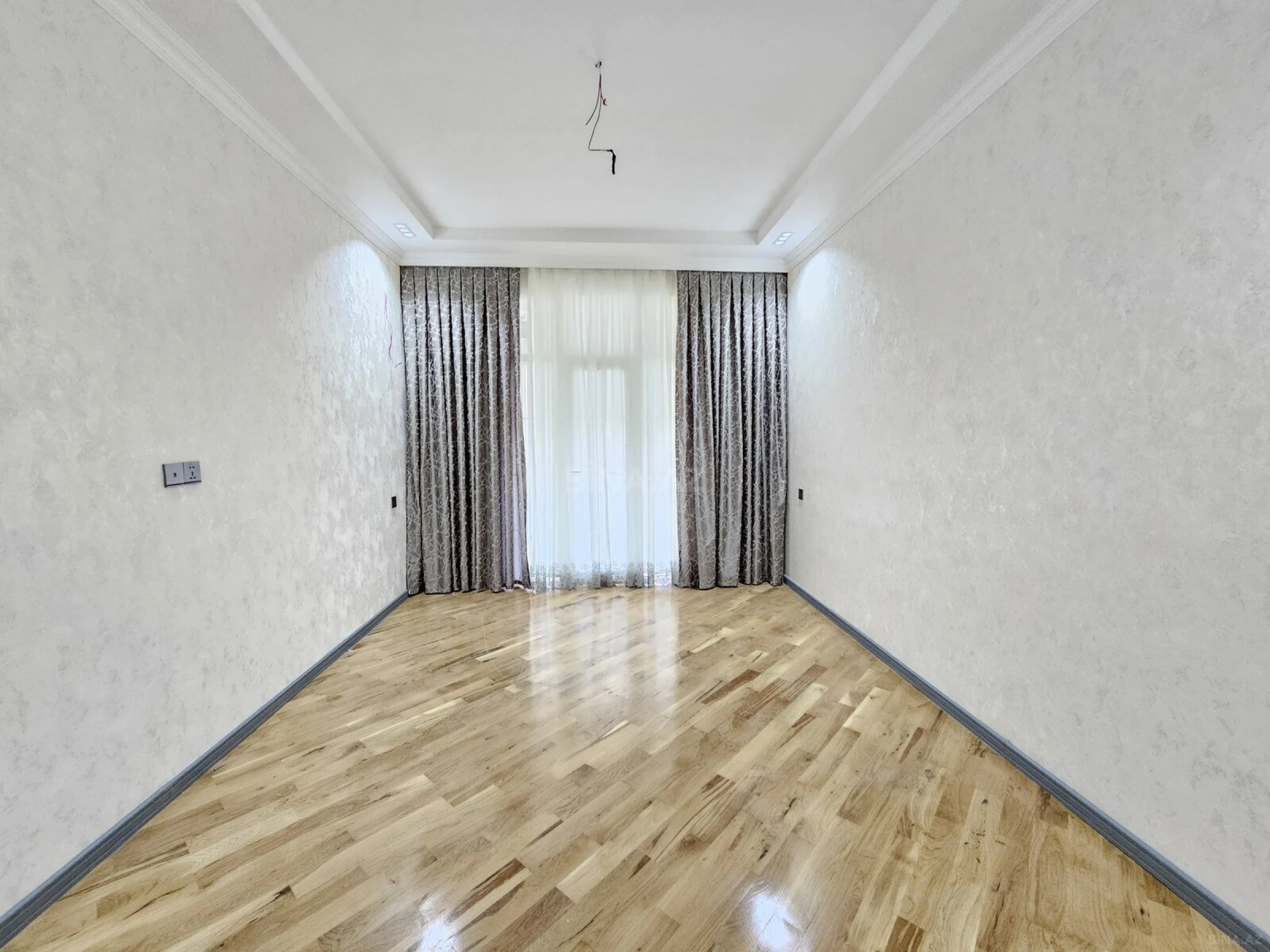 Satılır 2 otaqlı mənzil 70 m²