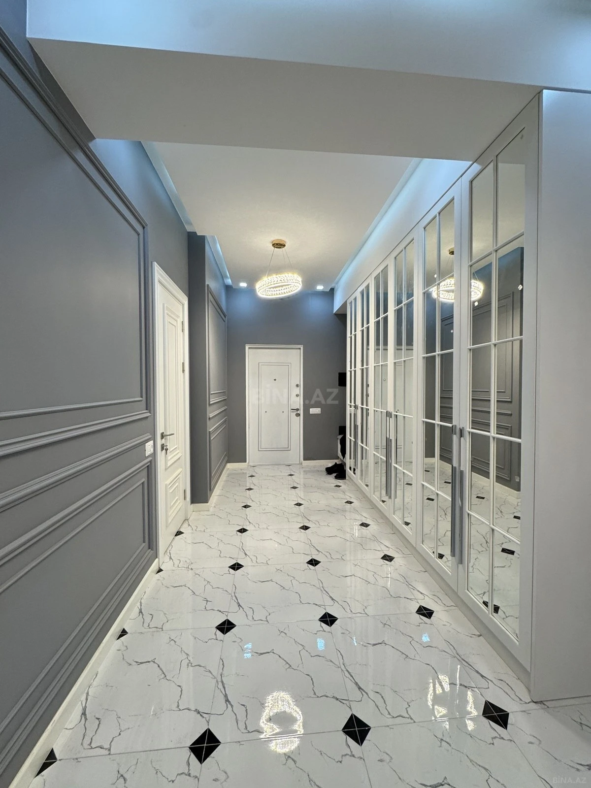 Satılır 3 otaqlı mənzil 138 m²