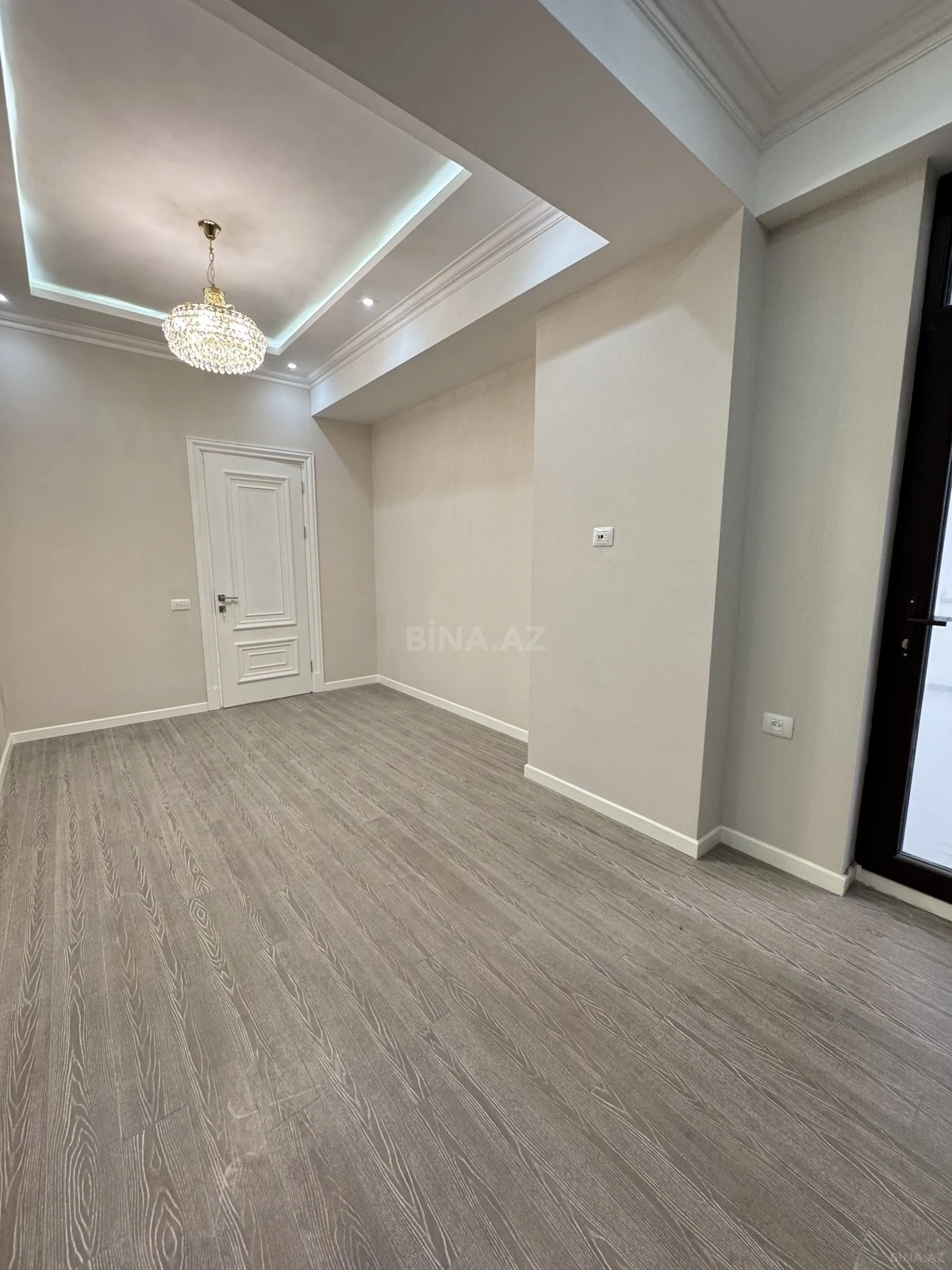 Satılır 3 otaqlı mənzil 138 m²