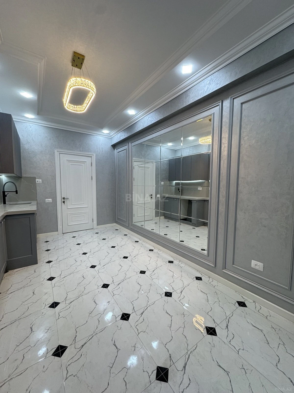 Satılır 3 otaqlı mənzil 138 m²