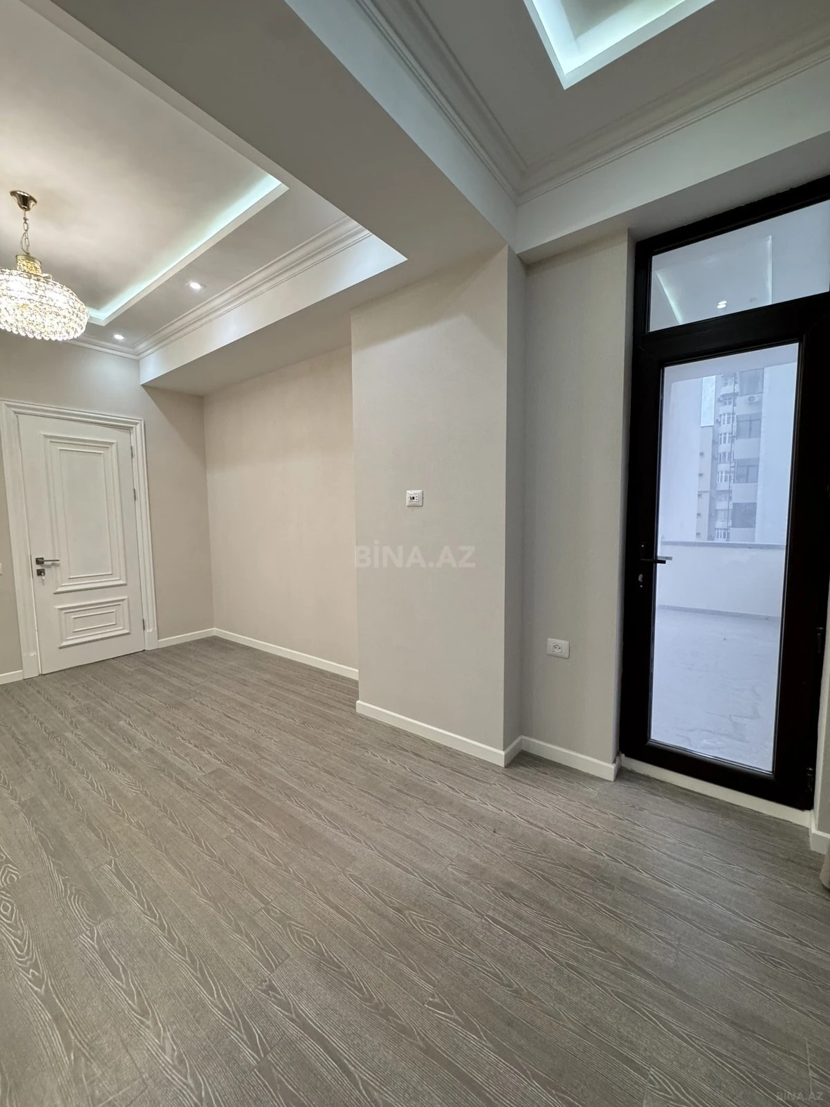 Satılır 3 otaqlı mənzil 138 m²
