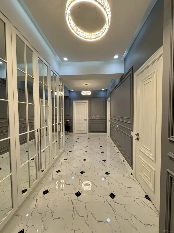 Satılır 3 otaqlı mənzil 138 m²