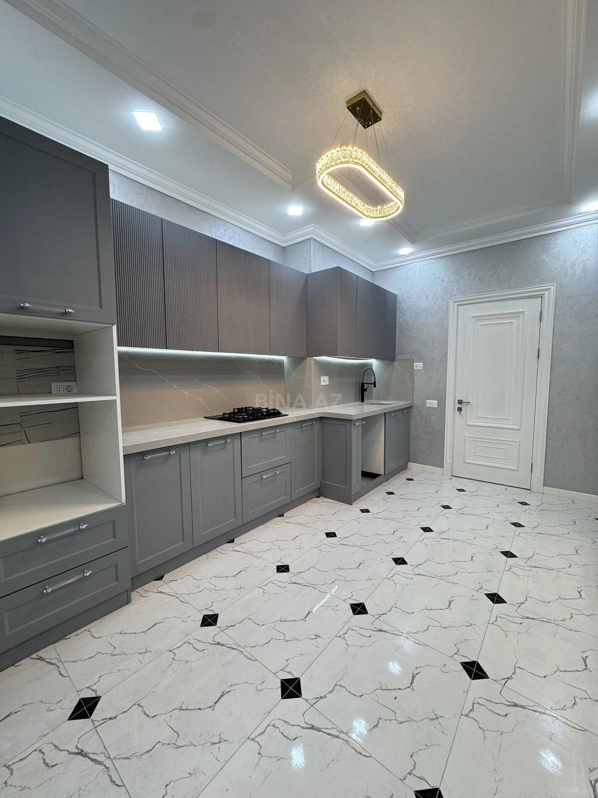 Satılır 3 otaqlı mənzil 138 m²