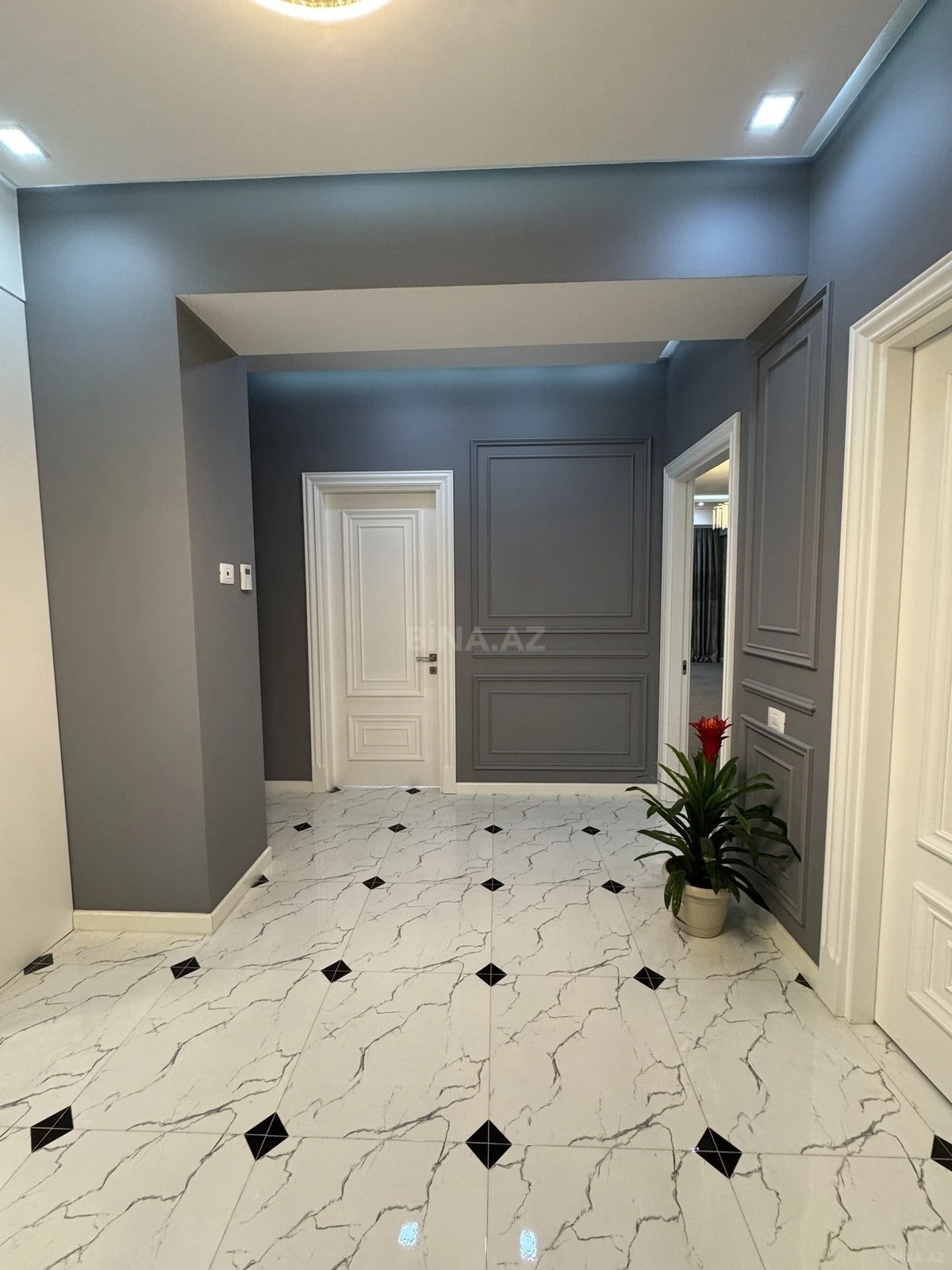 Satılır 3 otaqlı mənzil 138 m²