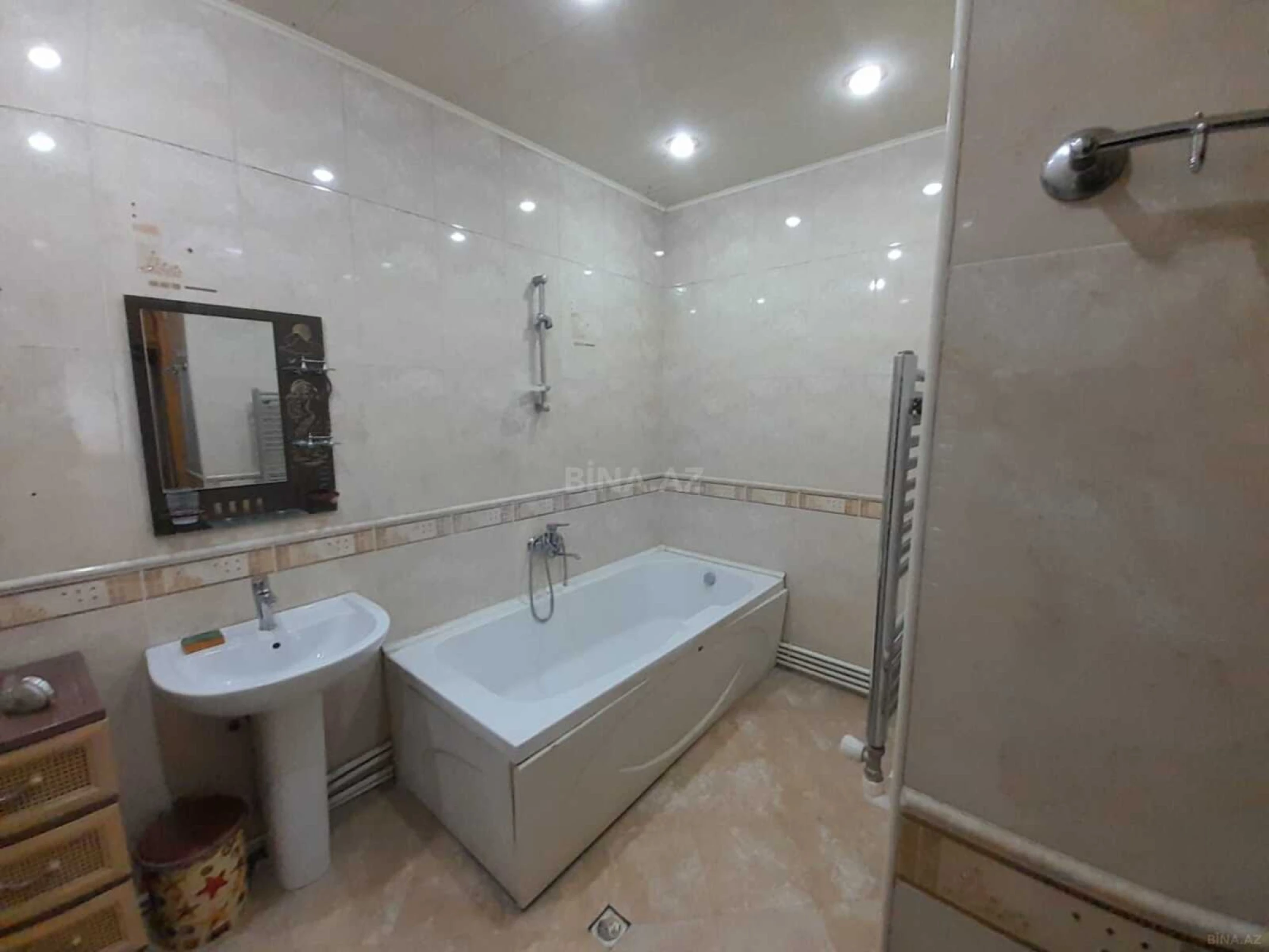 Satılır 3 otaqlı mənzil 128 m²