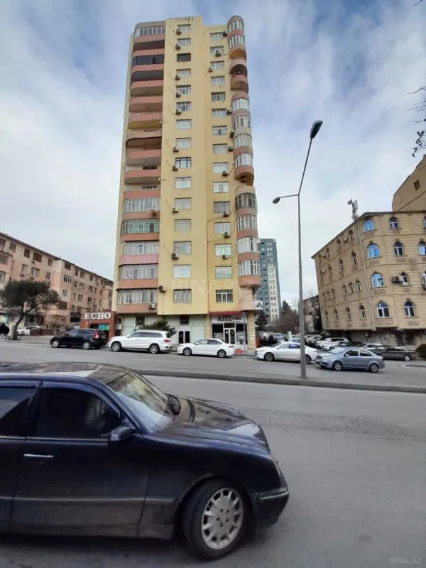 Satılır 3 otaqlı mənzil 128 m²