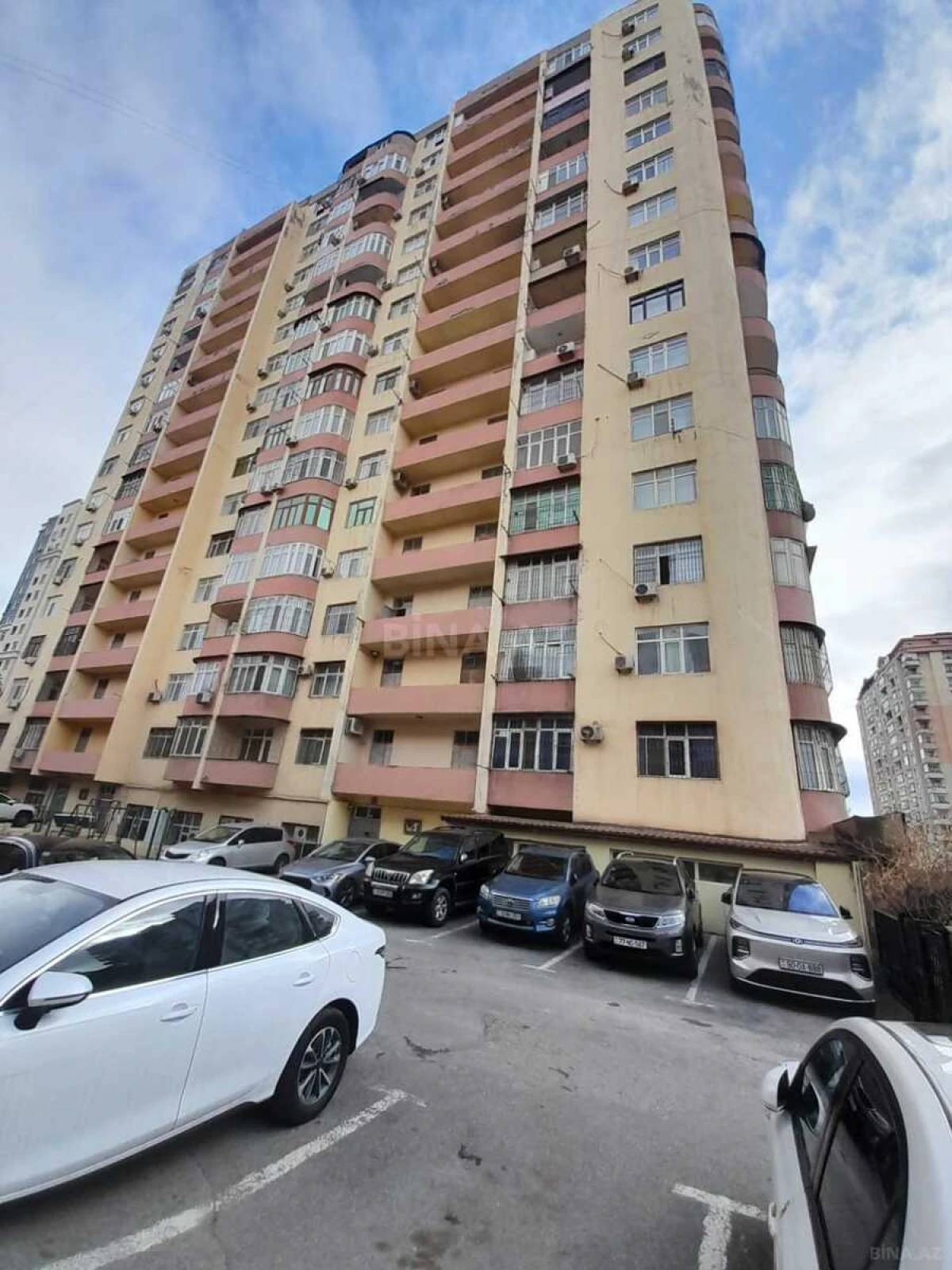 Satılır 3 otaqlı mənzil 128 m²