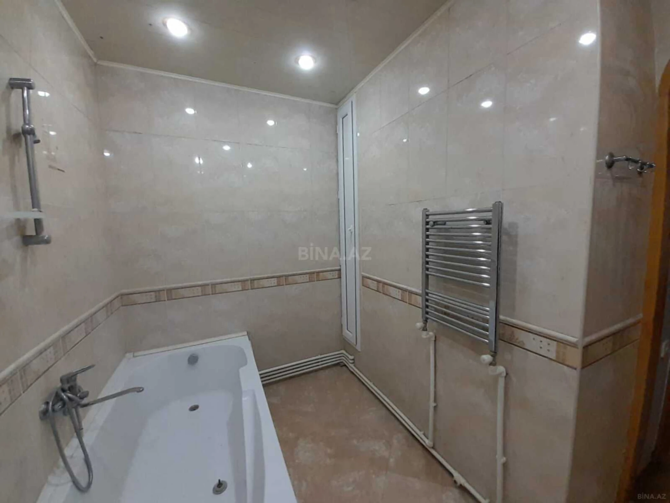 Satılır 3 otaqlı mənzil 128 m²