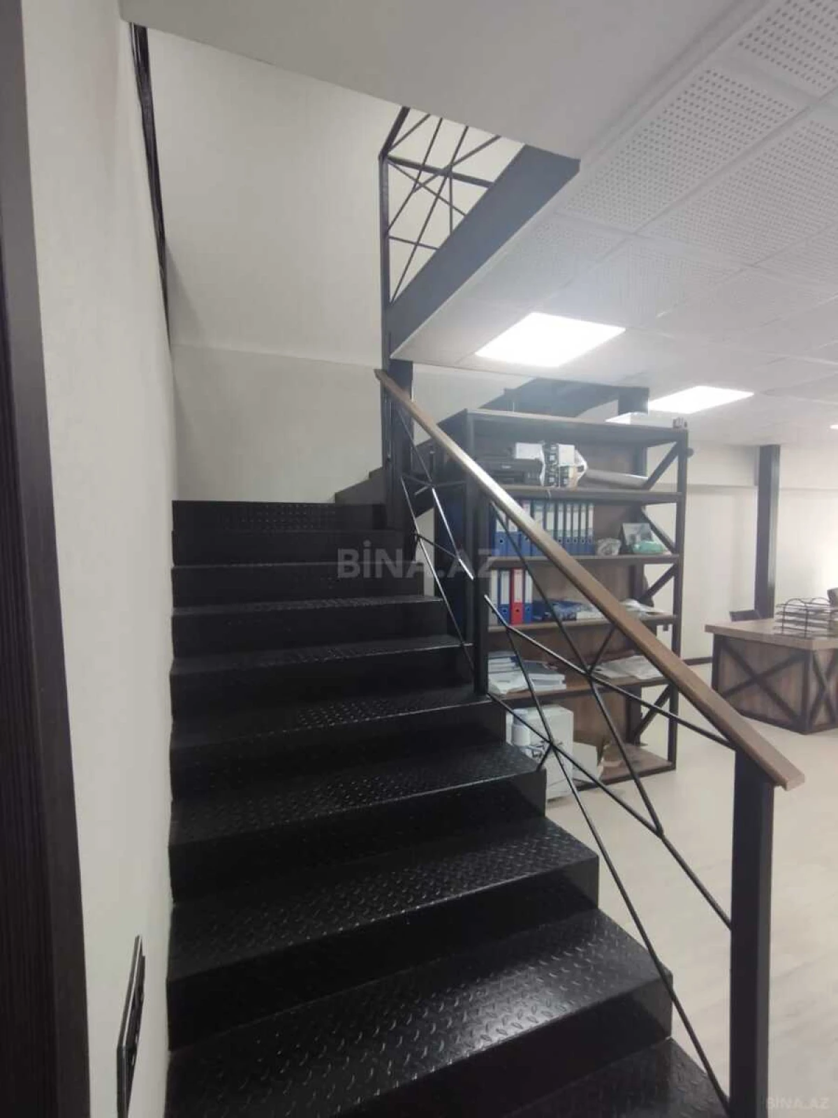Kirayə verilir 2 otaqlı ofis 137 m²