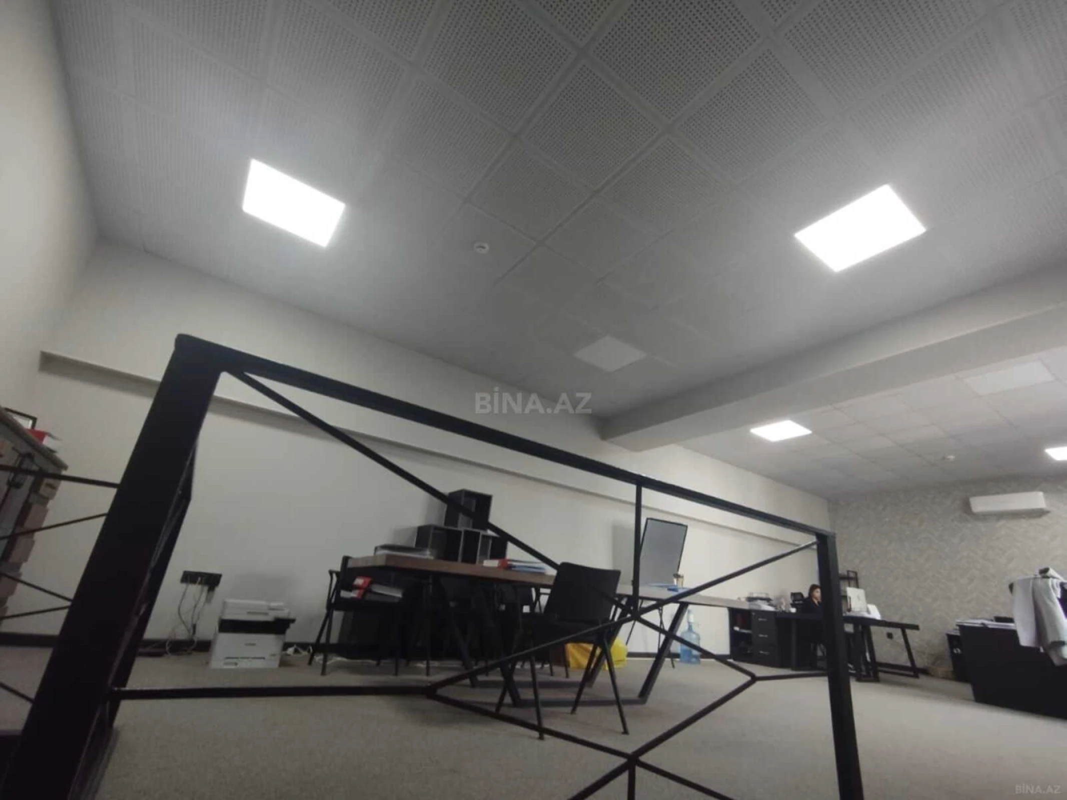 Kirayə verilir 2 otaqlı ofis 137 m²