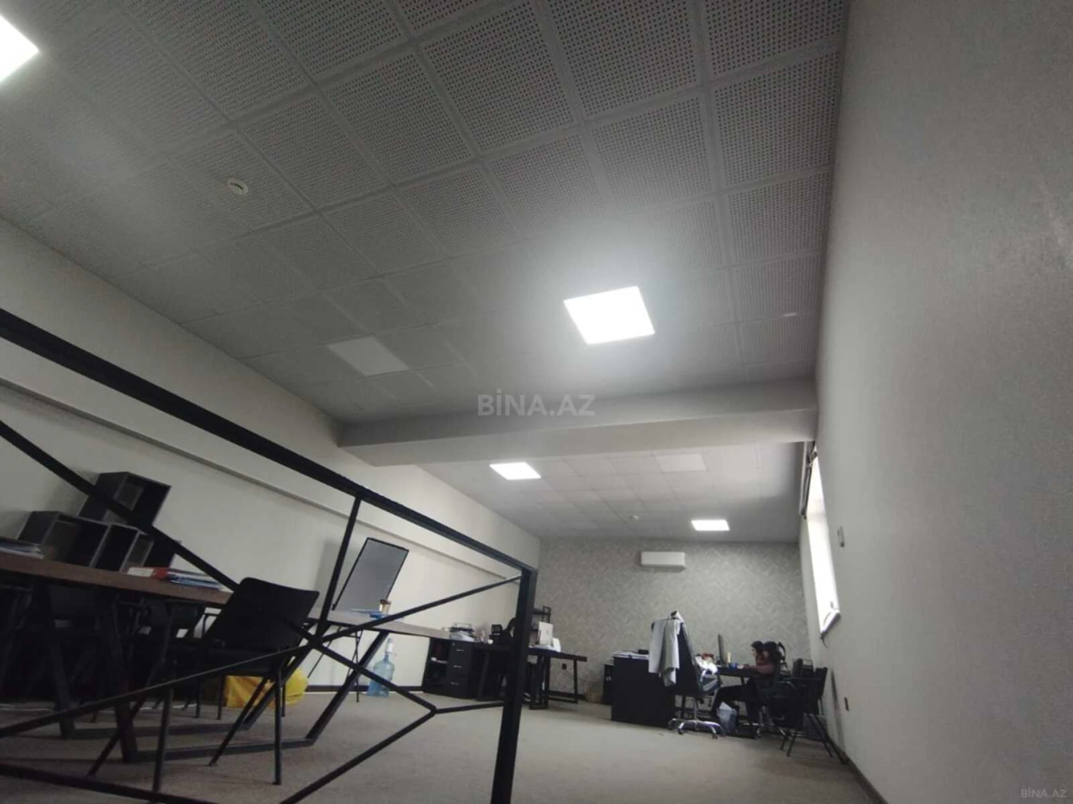 Kirayə verilir 2 otaqlı ofis 137 m²