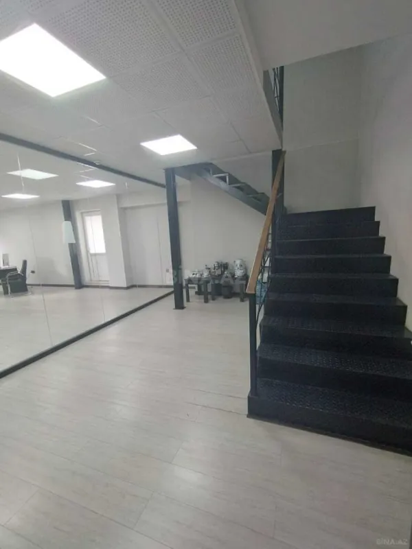Kirayə verilir 2 otaqlı ofis 137 m²