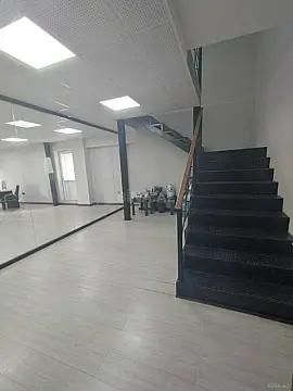 Kirayə verilir 2 otaqlı ofis 137 m²
