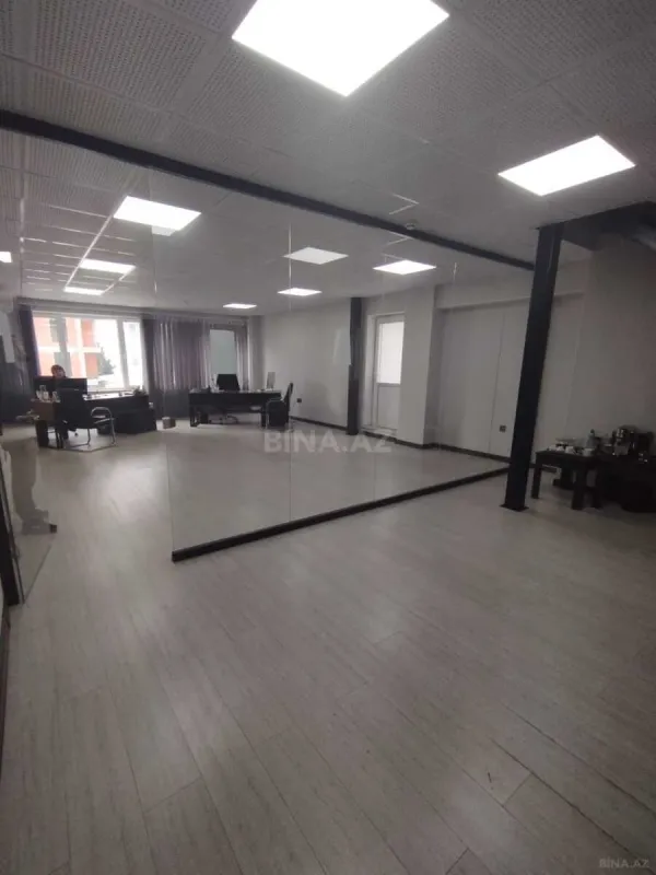 Kirayə verilir 2 otaqlı ofis 137 m²