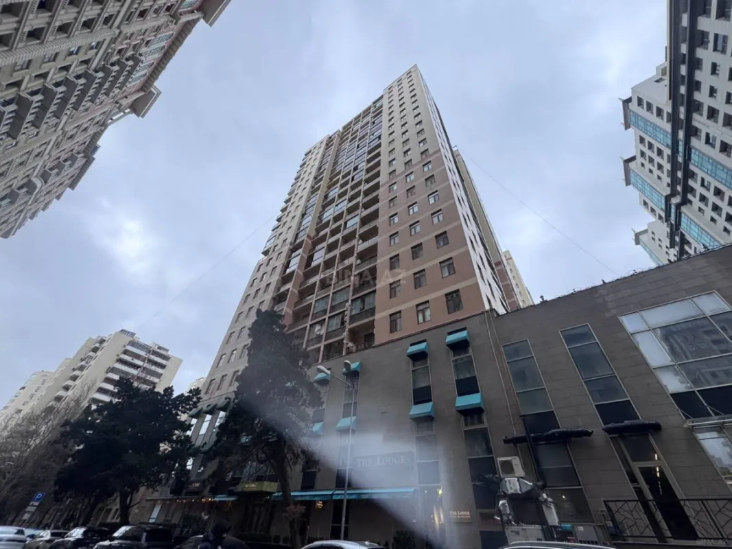 Satılır obyekt 251 m²