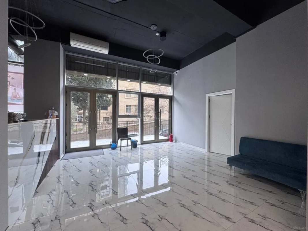 Satılır obyekt 251 m²