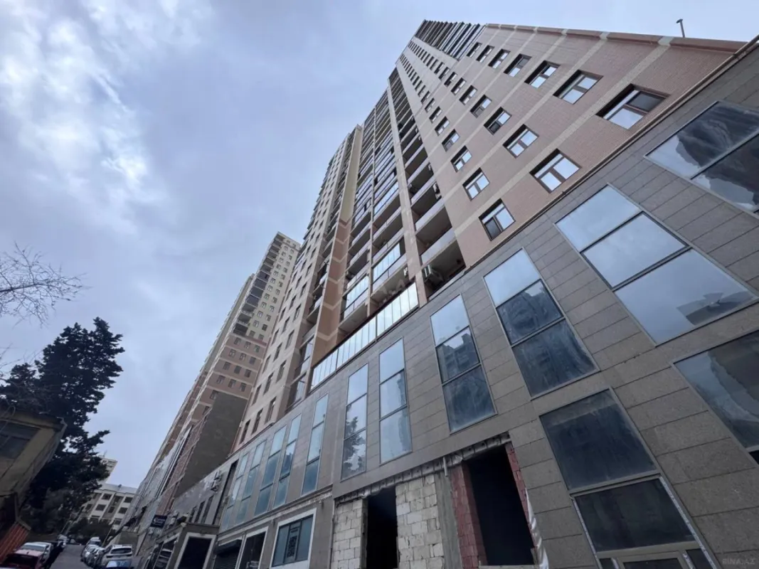 Satılır obyekt 251 m²