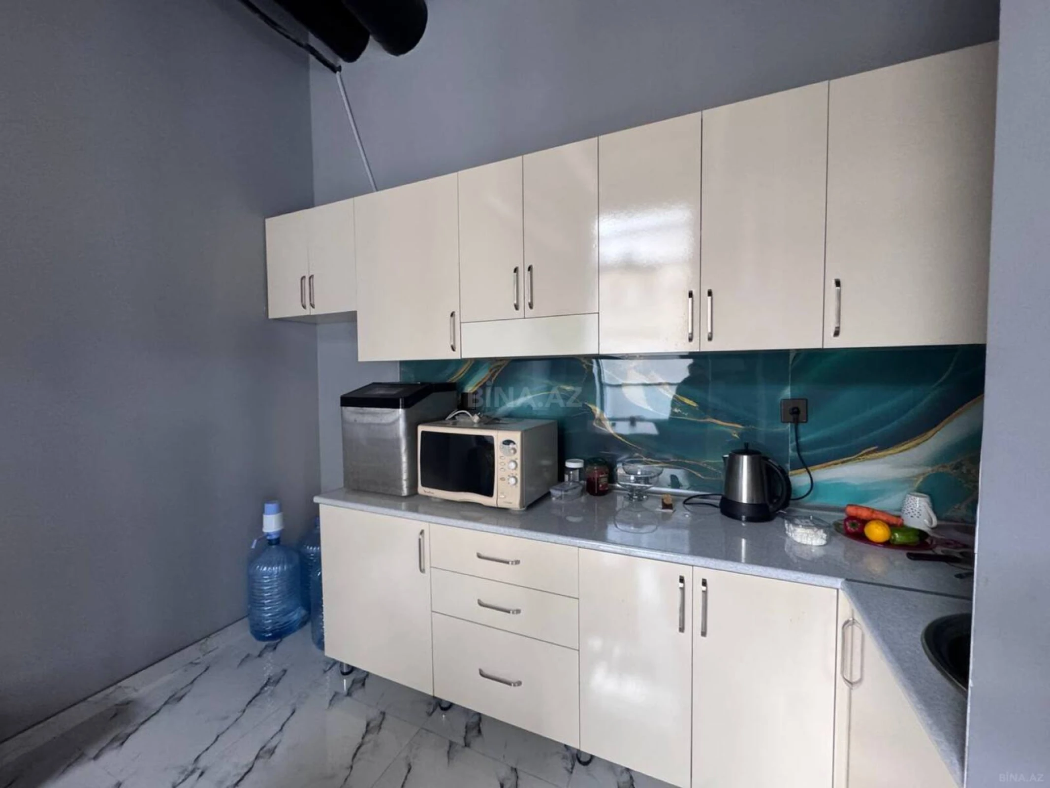 Satılır obyekt 251 m²