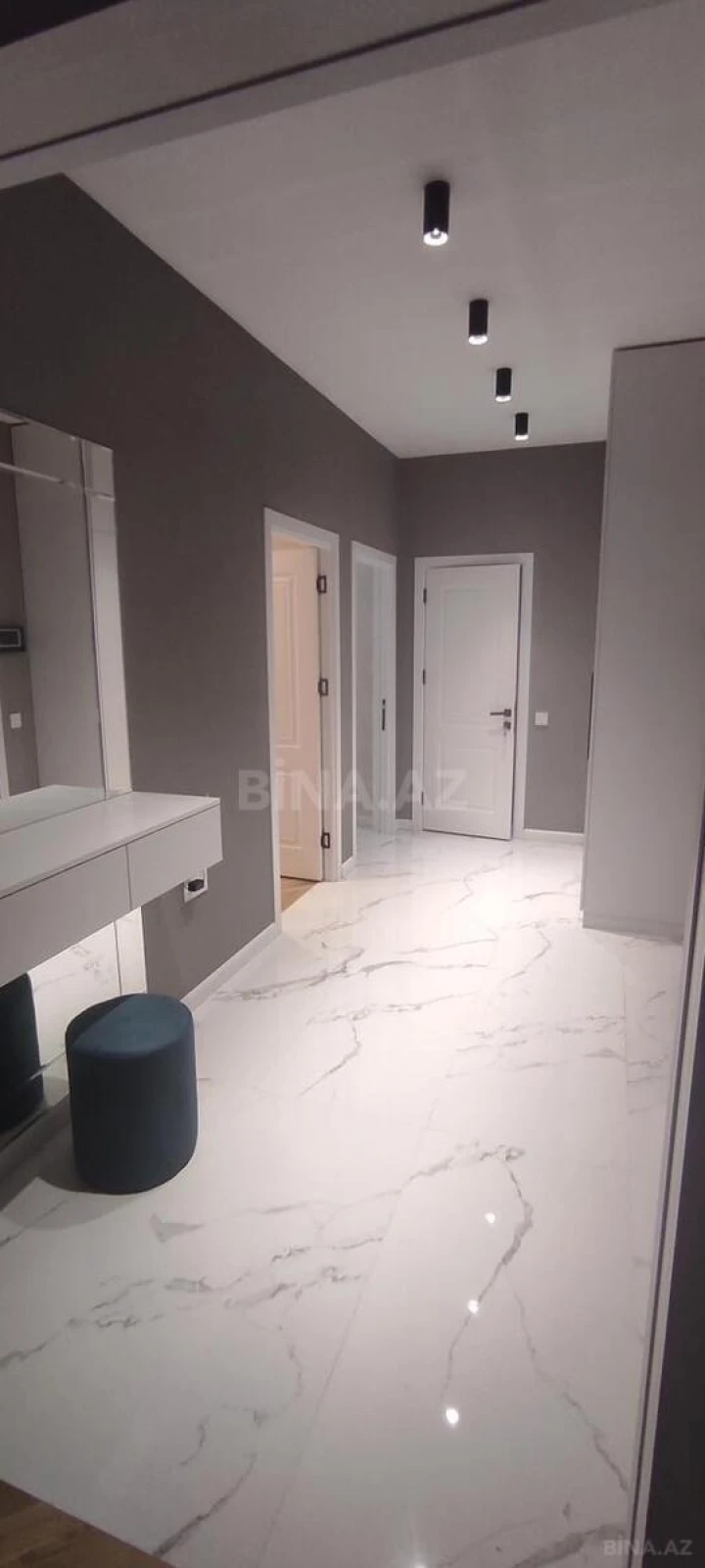Kirayə verilir 2 otaqlı mənzil 106 m²