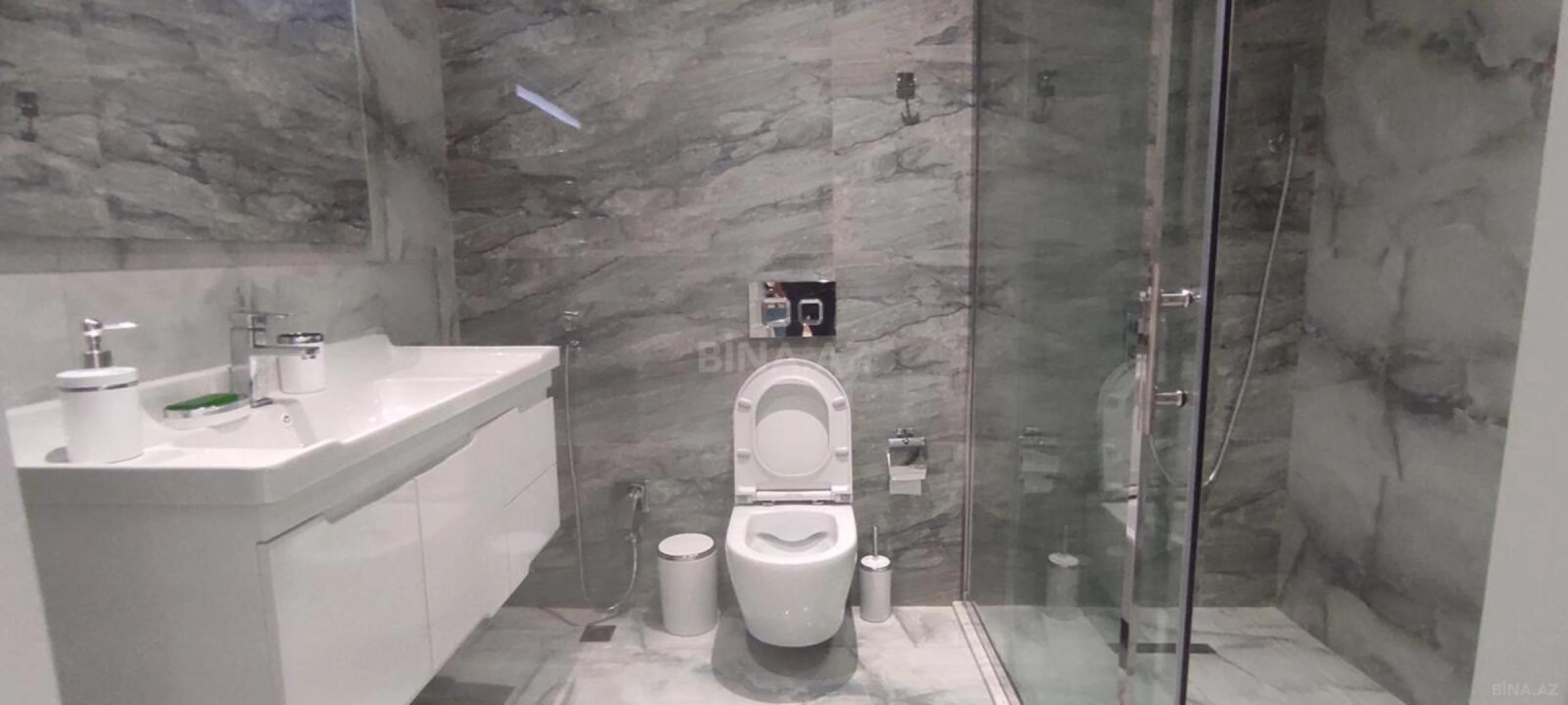 Kirayə verilir 2 otaqlı mənzil 106 m²