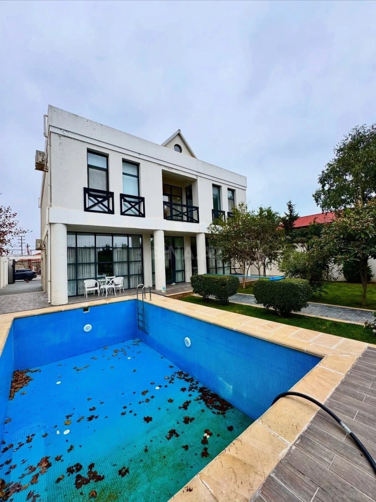 Kirayə verilir 5 otaqlı həyət evi 350 m²