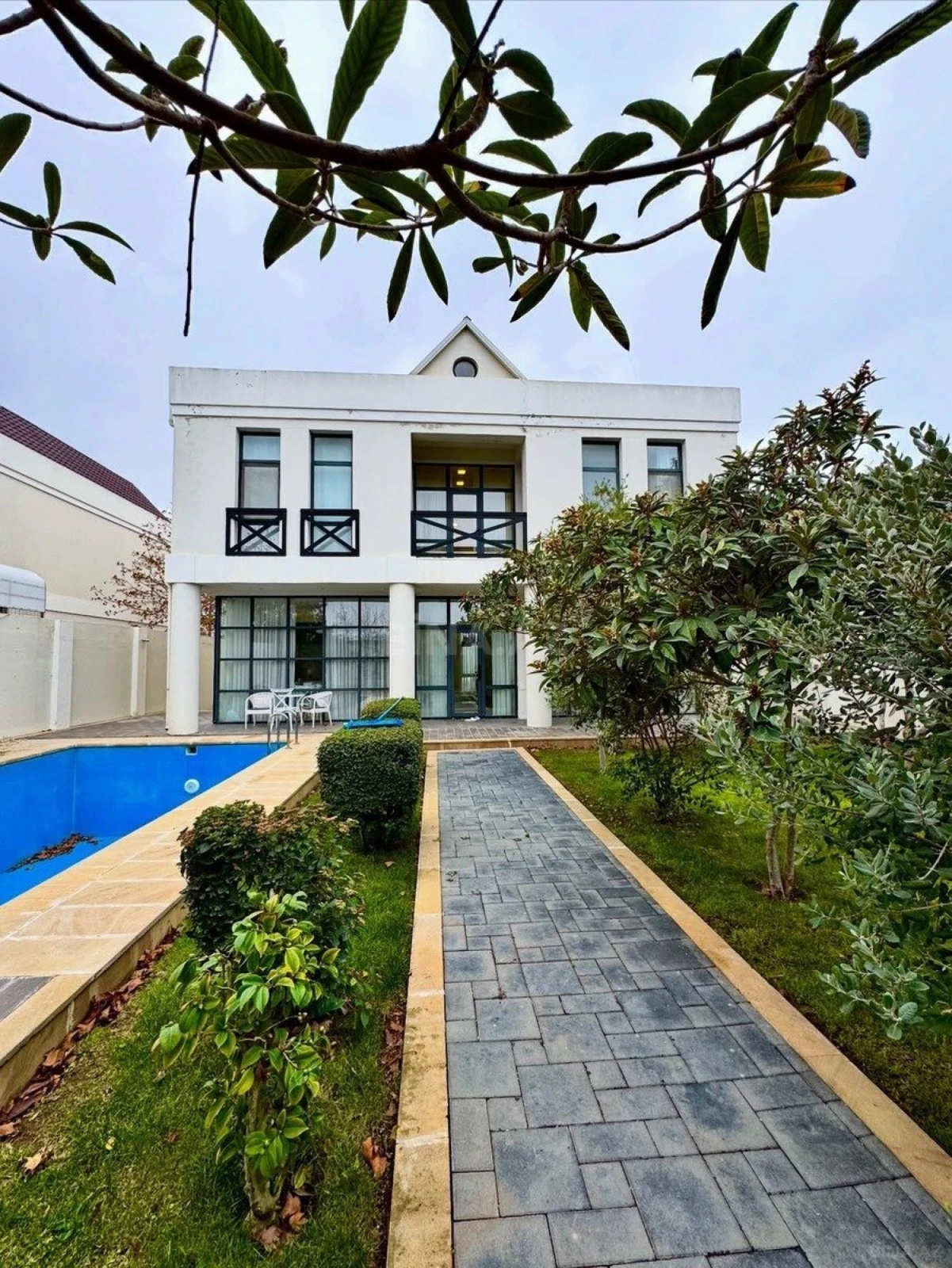 Kirayə verilir 5 otaqlı həyət evi 350 m²