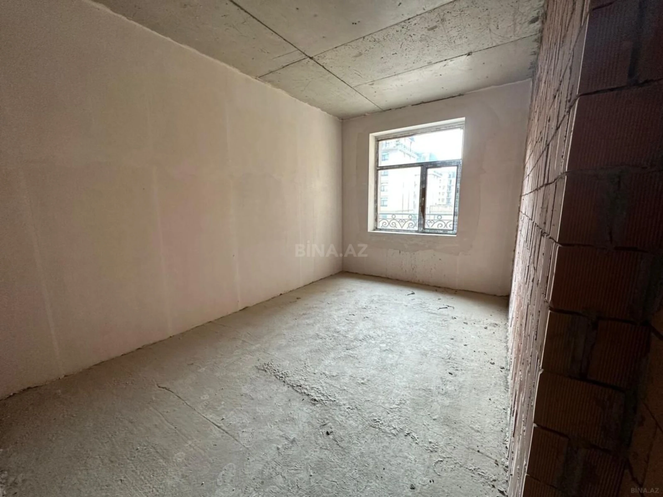 Satılır 3 otaqlı mənzil 140 m²