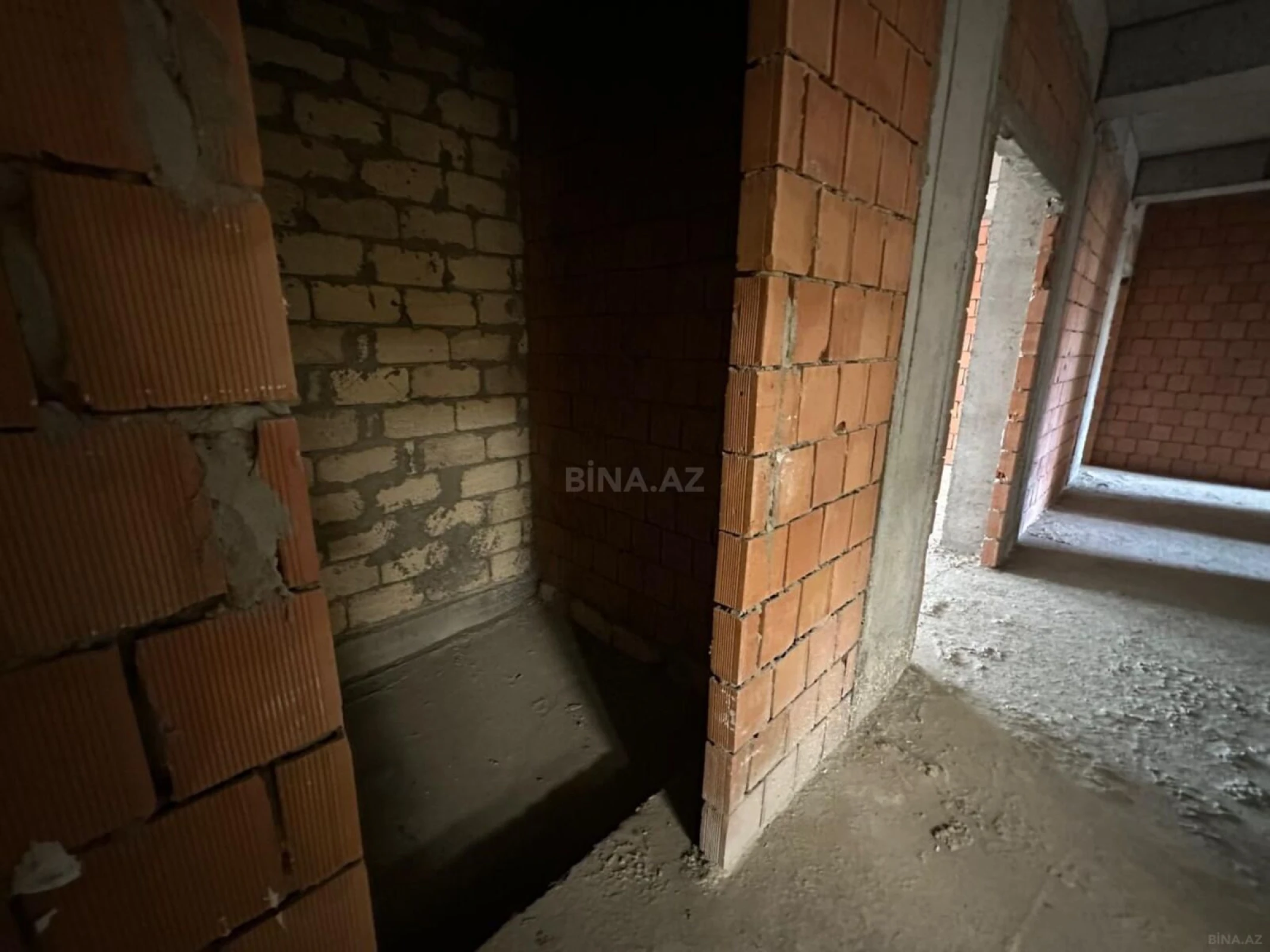 Satılır 3 otaqlı mənzil 140 m²