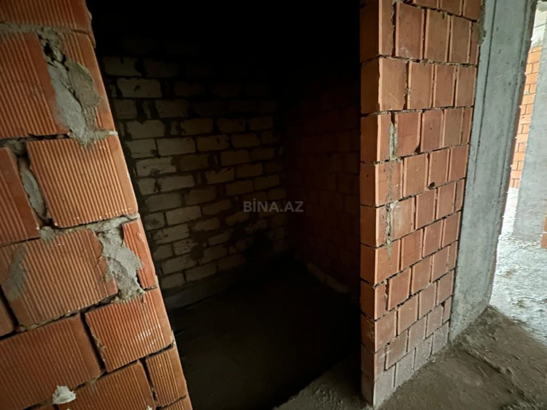 Satılır 3 otaqlı mənzil 140 m²