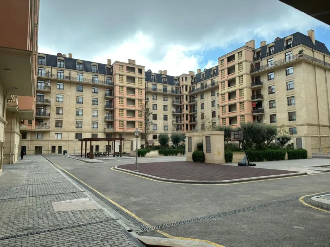 Satılır 3 otaqlı mənzil 140 m²