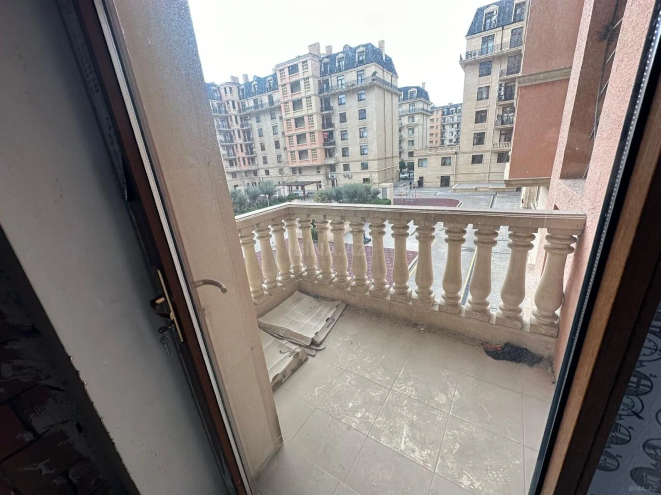 Satılır 3 otaqlı mənzil 140 m²