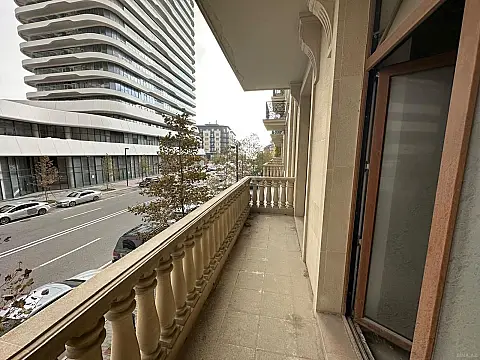 Satılır 3 otaqlı mənzil 140 m²