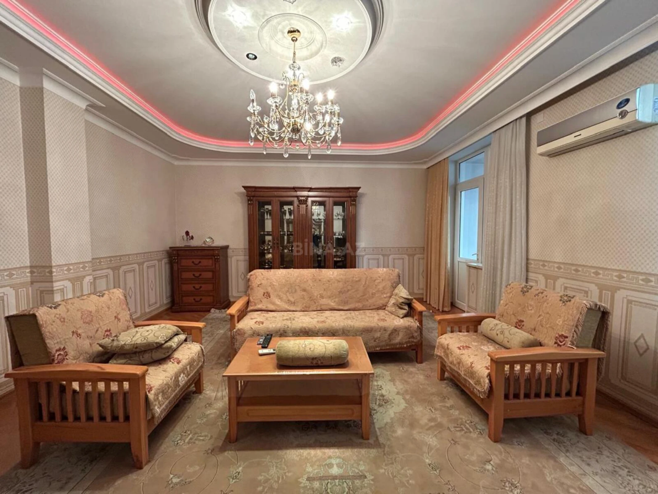 Satılır 3 otaqlı mənzil 172 m²