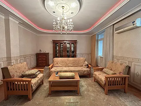 Satılır 3 otaqlı mənzil 172 m²