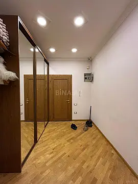 Satılır 3 otaqlı mənzil 172 m²