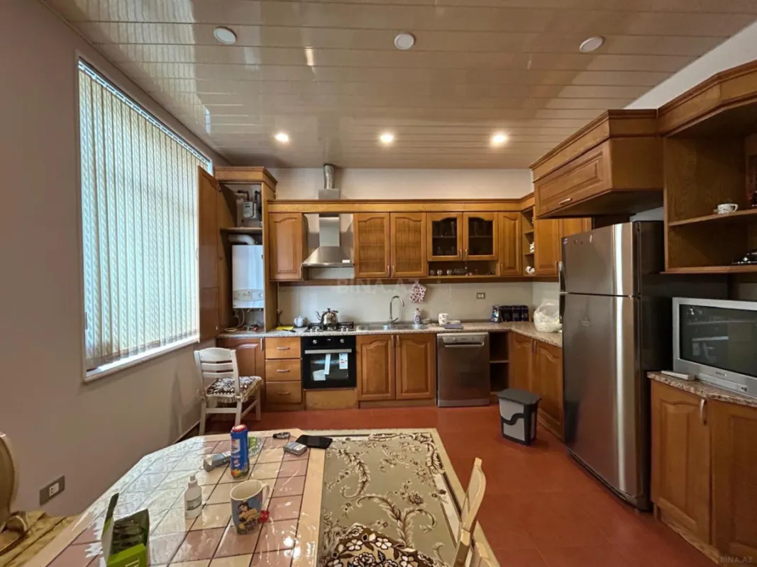 Satılır 3 otaqlı mənzil 172 m²