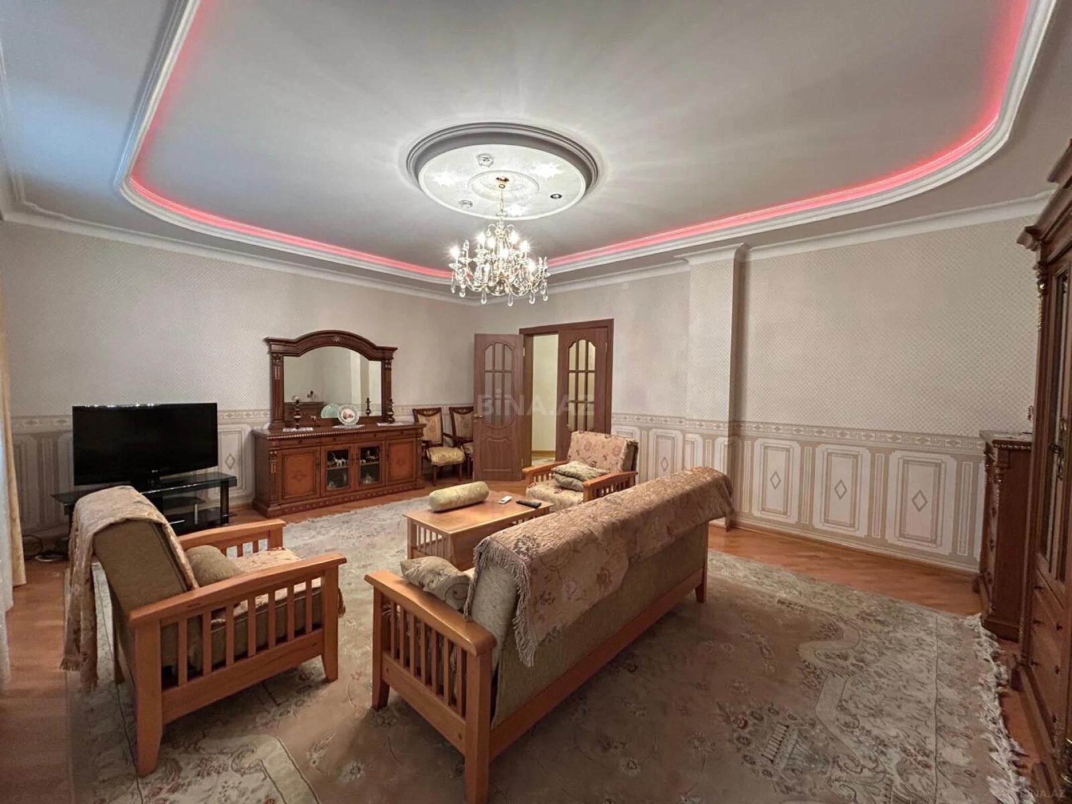 Satılır 3 otaqlı mənzil 172 m²