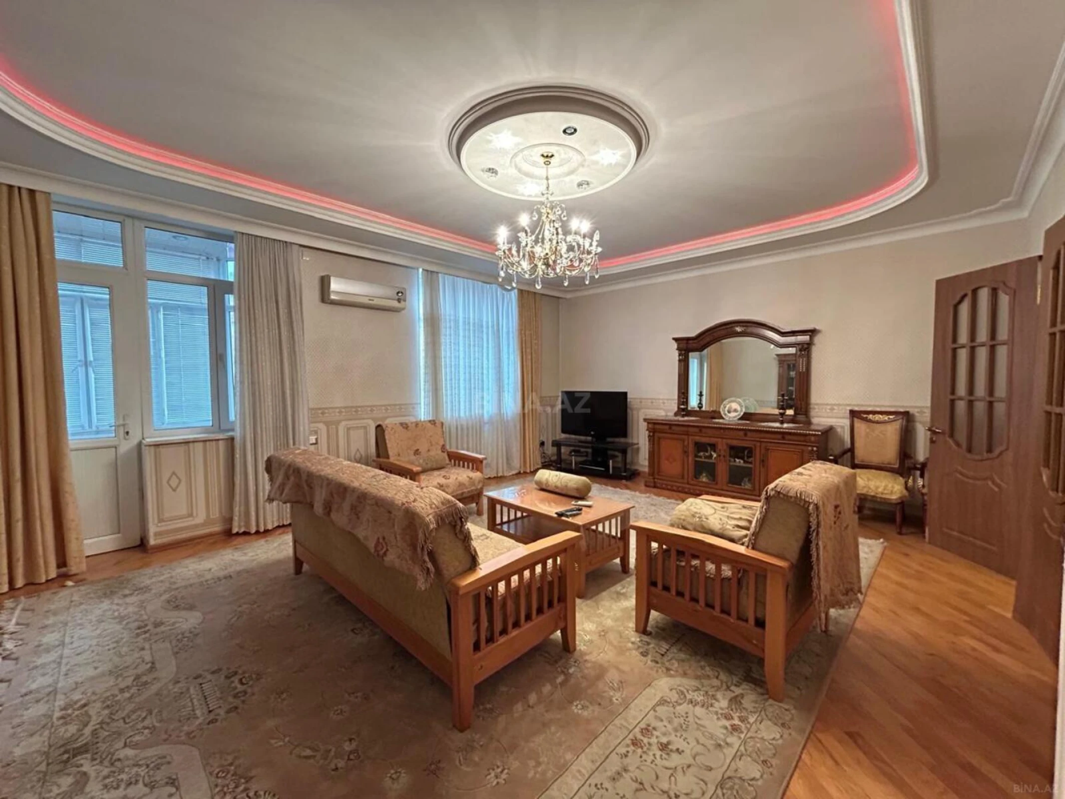 Satılır 3 otaqlı mənzil 172 m²