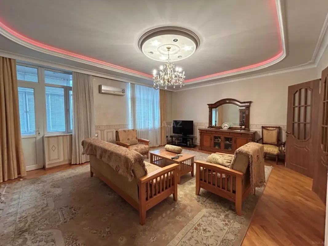 Satılır 3 otaqlı mənzil 172 m²
