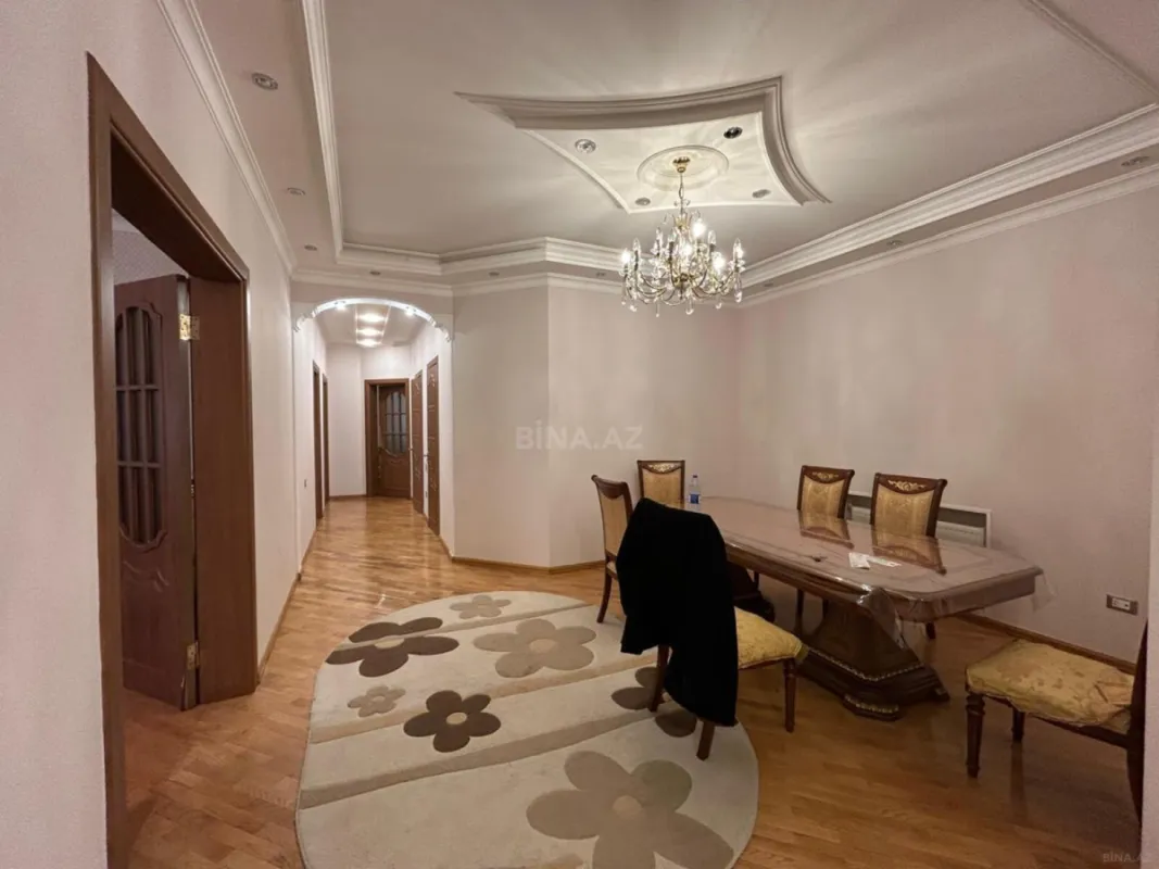 Satılır 3 otaqlı mənzil 172 m²