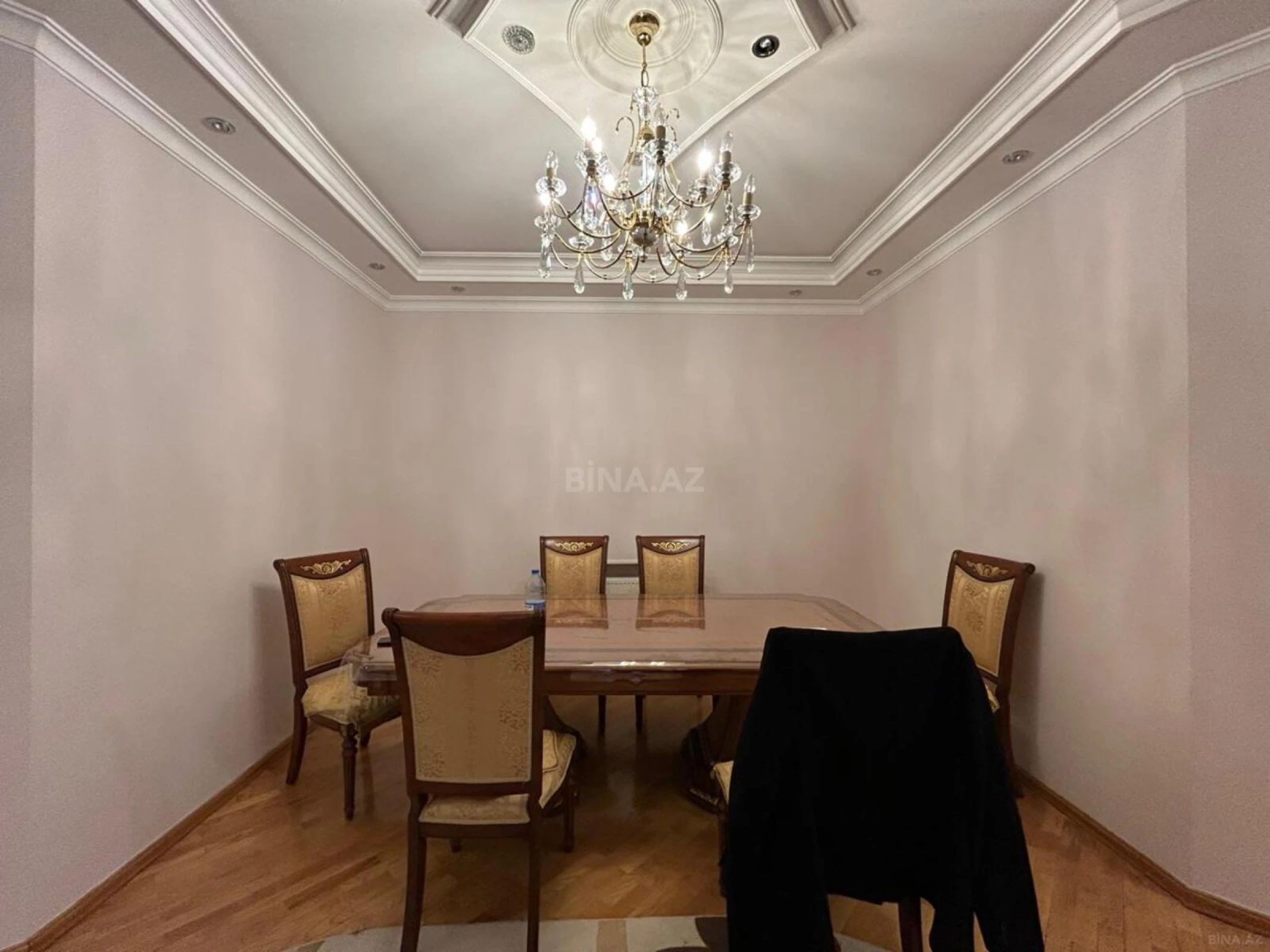 Satılır 3 otaqlı mənzil 172 m²